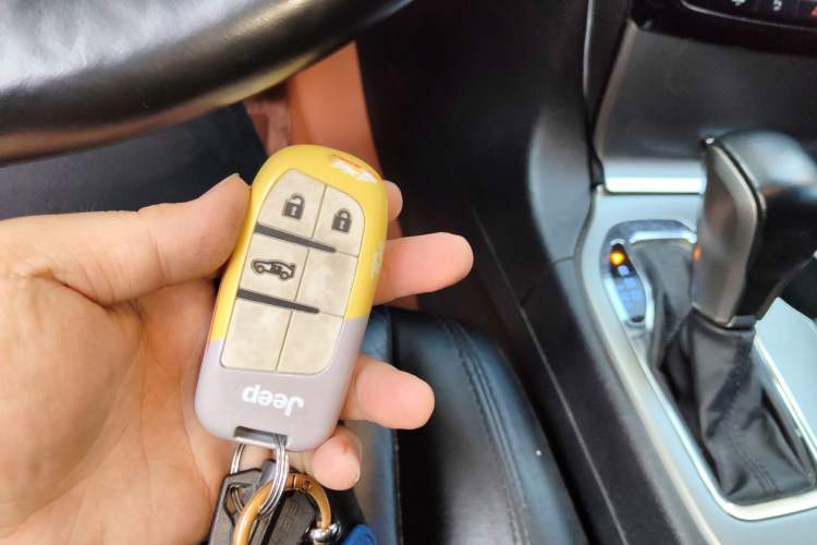 Used Jeep Grand Cherokee 2017 3.0L Comfort Navigation Edition Vehicle Key