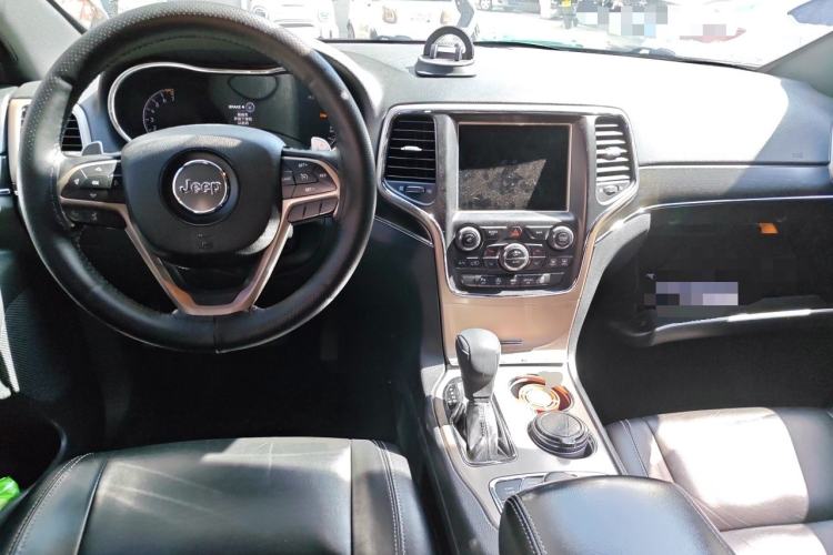 Used Jeep Grand Cherokee 2017 3.0L Comfort Navigation Edition Center Console