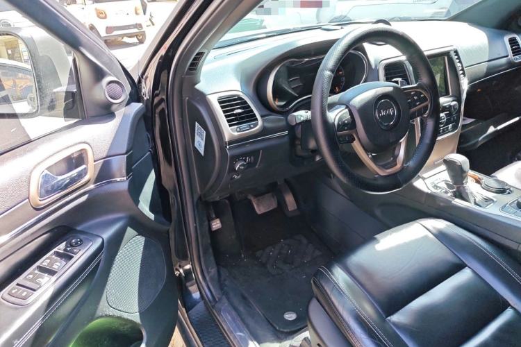 Used Jeep Grand Cherokee 2017 3.0L Comfort Navigation Edition Driver Seat