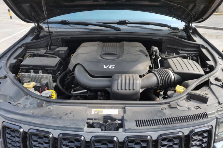 Used Jeep Grand Cherokee 2017 3.0L Comfort Navigation Edition Engine Bay