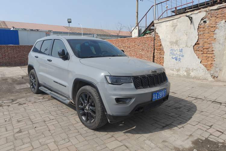 Used Jeep Grand Cherokee 2017 3.0L Comfort Navigation Edition Exterior 2