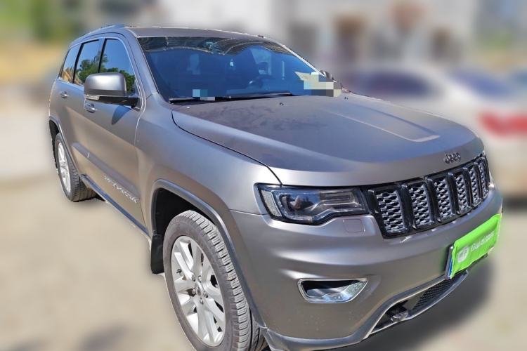 Used Jeep Grand Cherokee 2017 3.0L Comfort Navigation Edition Front Right 45 Deg