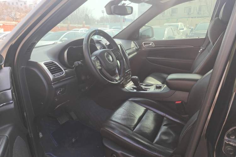 Used Jeep Grand Cherokee 2017 3.0L Comfort Navigation Edition Interior 1