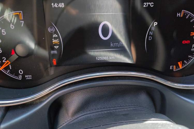 Used Jeep Grand Cherokee 2017 3.0L Comfort Navigation Edition Odometer Close Up