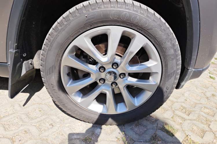 Used Jeep Grand Cherokee 2017 3.0L Comfort Navigation Edition Right Front Wheel Hub