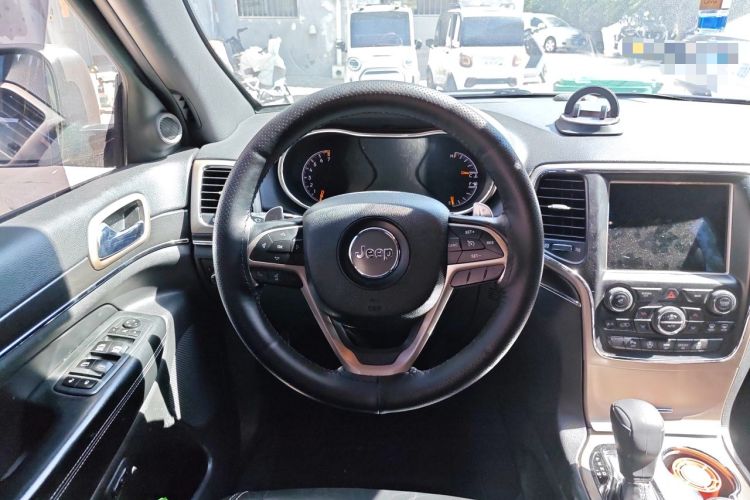 Used Jeep Grand Cherokee 2017 3.0L Comfort Navigation Edition Steering Wheel