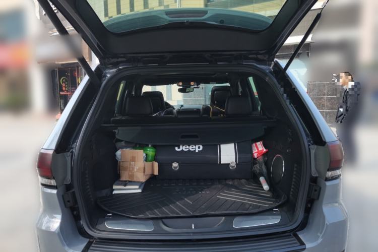 Used Jeep Grand Cherokee 2017 3.0L Comfort Navigation Edition Trunk