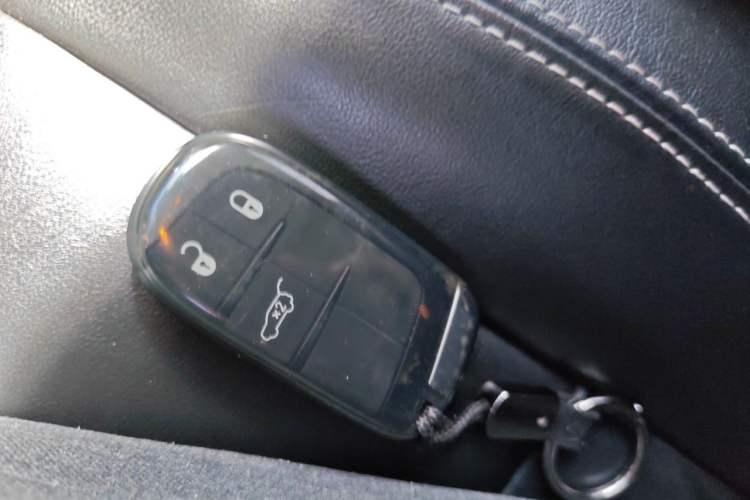 Used Jeep Grand Cherokee 2017 3.0L Comfort Navigation Edition Vehicle Key