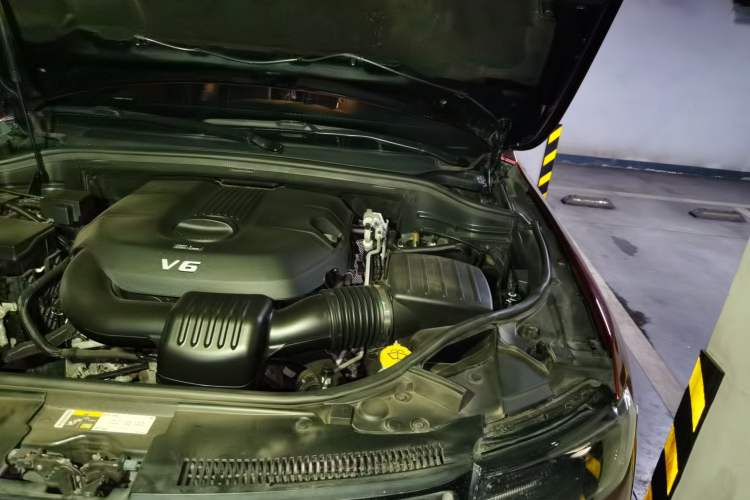 Used Jeep Grand Cherokee 2017 3.0L Elite Navigation Edition Engine Bay Left