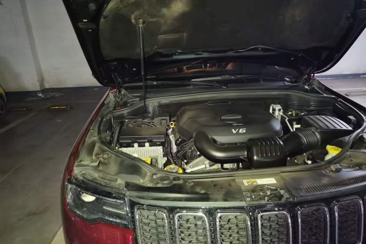 Used Jeep Grand Cherokee 2017 3.0L Elite Navigation Edition Engine Bay Right