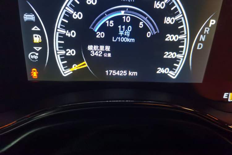 Used Jeep Grand Cherokee 2017 3.0L Elite Navigation Edition Odometer Close Up