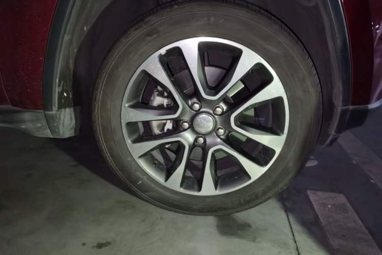 Used Jeep Grand Cherokee 2017 3.0L Elite Navigation Edition Right Front Wheel Hub