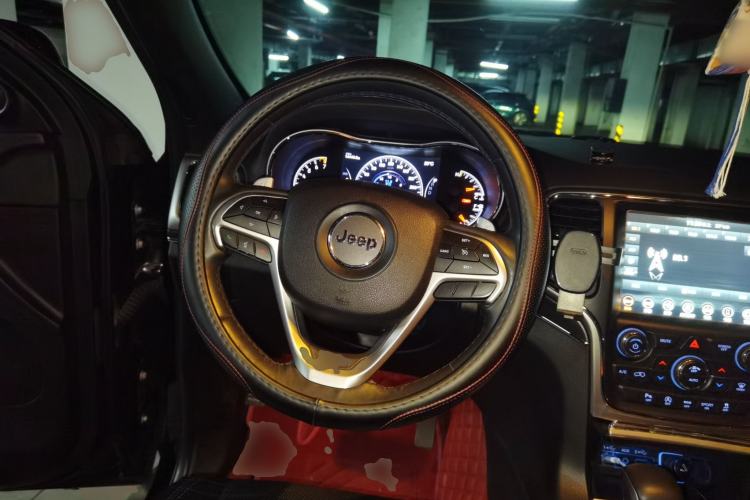 Used Jeep Grand Cherokee 2017 3.0L Elite Navigation Edition Steering Wheel