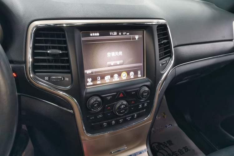 Used Jeep Grand Cherokee 2017 3.0L Comfort Navigation Edition Audio And AC Panel