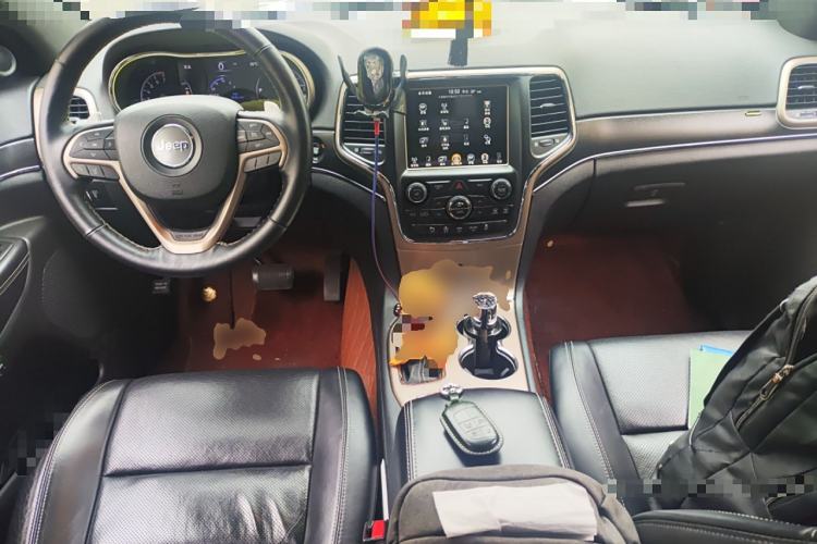 Used Jeep Grand Cherokee 2017 3.0L Comfort Navigation Edition Center Console