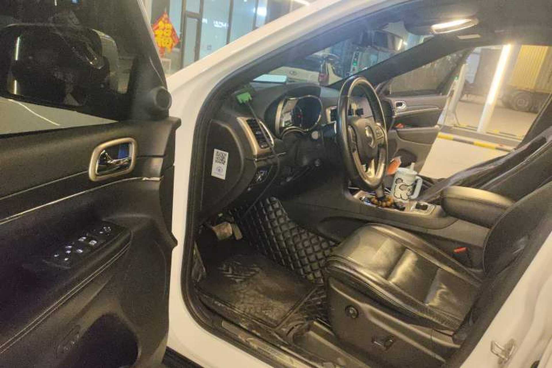 Used Jeep Grand Cherokee 2017 3.0L Elite Navigation Edition Driver Seat