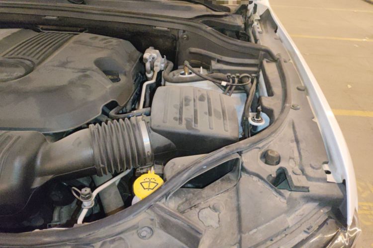 Used Jeep Grand Cherokee 2017 3.0L Elite Navigation Edition Engine Bay Left