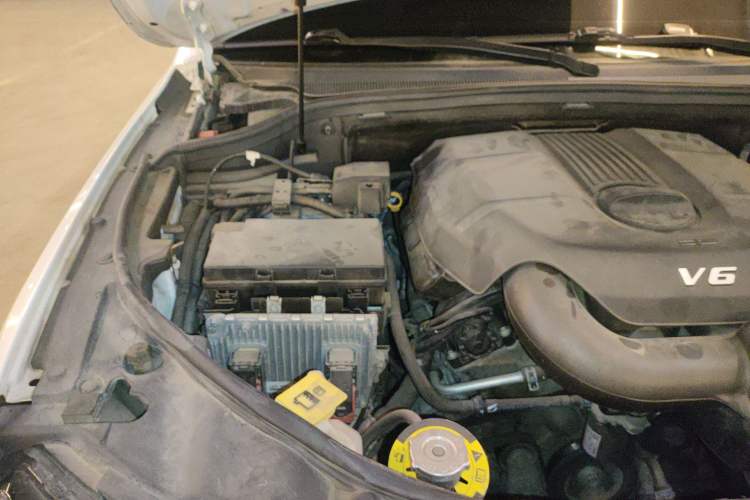 Used Jeep Grand Cherokee 2017 3.0L Elite Navigation Edition Engine Bay Right
