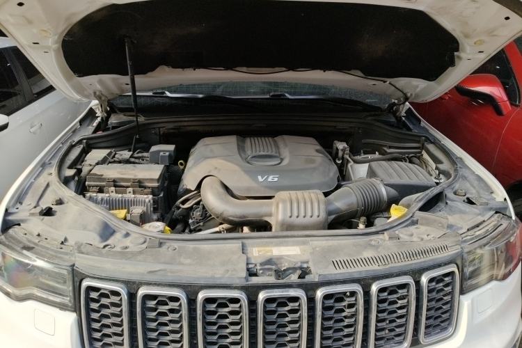 Used Jeep Grand Cherokee 2017 3.0L Comfort Navigation Edition Engine Bay