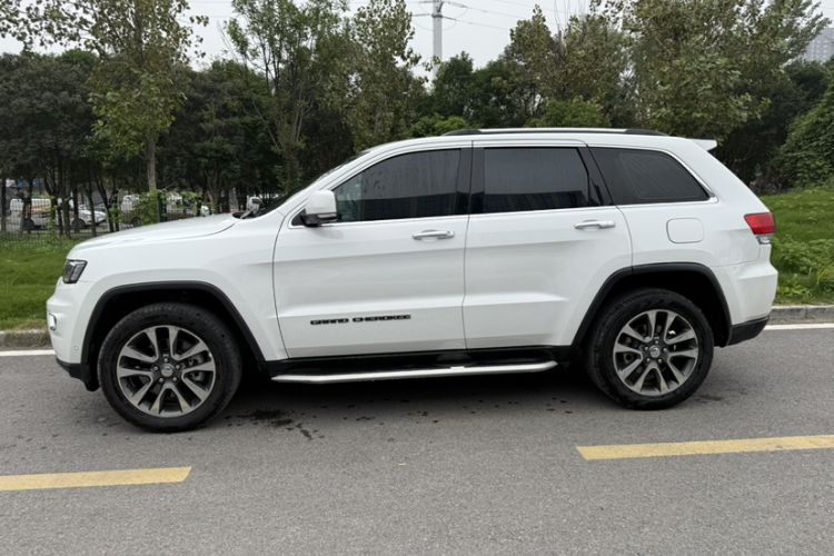 Used Jeep Grand Cherokee 2017 3.0L Elite Navigation Edition Exterior 2