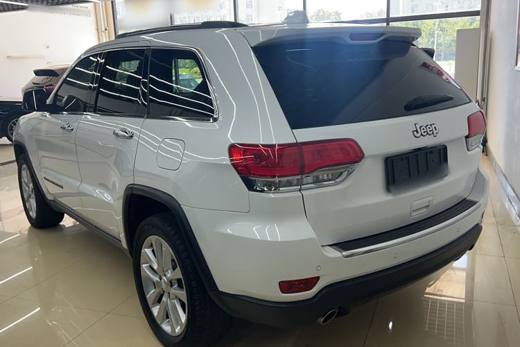 Used Jeep Grand Cherokee 2017 3.0L Elite Navigation Edition Exterior 3