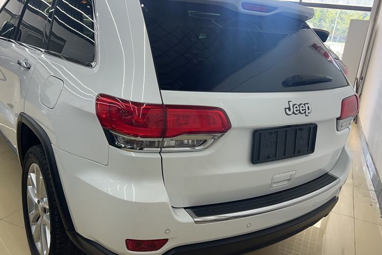 Used Jeep Grand Cherokee 2017 3.0L Elite Navigation Edition Exterior 4