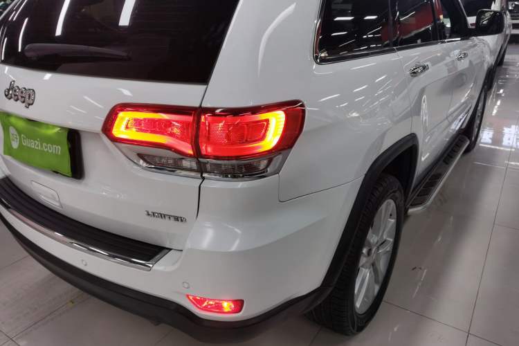 Used Jeep Grand Cherokee 2017 3.0L Comfort Navigation Edition Exterior 6