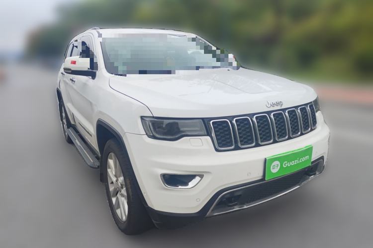 Used Jeep Grand Cherokee 2017 3.0L Comfort Navigation Edition Front Right 45 Deg