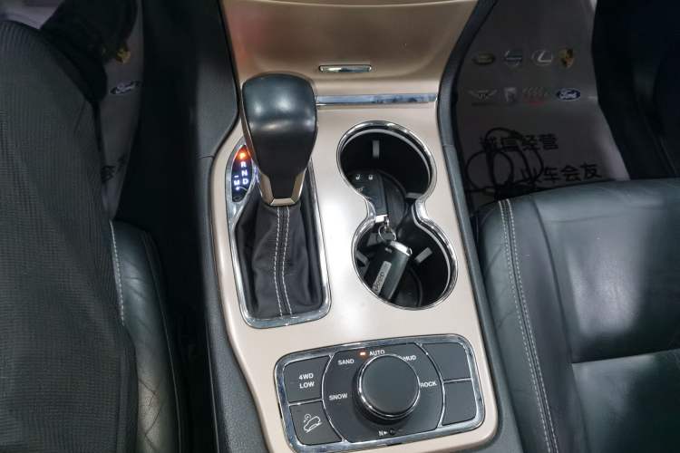 Used Jeep Grand Cherokee 2017 3.0L Comfort Navigation Edition Gear Lever