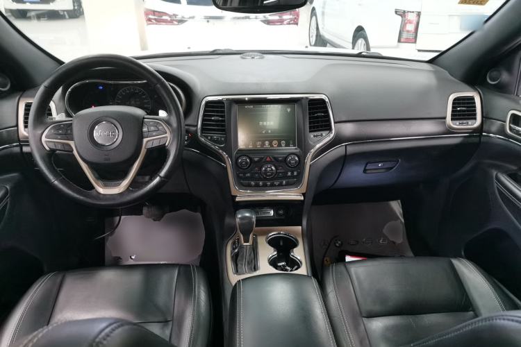 Used Jeep Grand Cherokee 2017 3.0L Comfort Navigation Edition Interior 2
