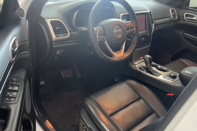 Used Jeep Grand Cherokee 2017 3.0L Elite Navigation Edition Interior 2
