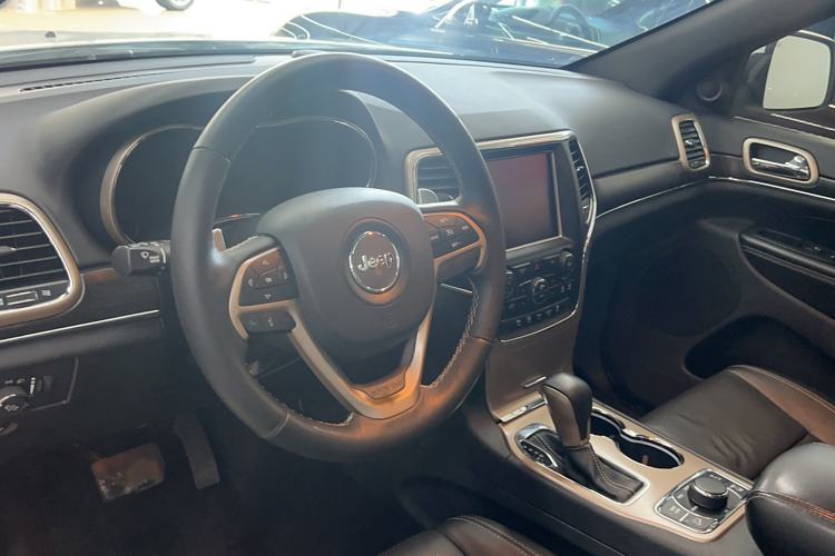 Used Jeep Grand Cherokee 2017 3.0L Elite Navigation Edition Interior 3