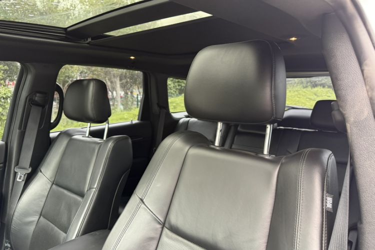 Used Jeep Grand Cherokee 2017 3.0L Elite Navigation Edition Interior 7