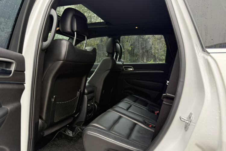 Used Jeep Grand Cherokee 2017 3.0L Elite Navigation Edition Interior 9