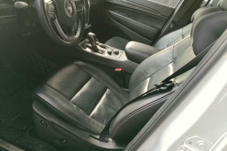 Used Jeep Grand Cherokee 2017 3.0L Comfort Navigation Edition Left Front Seat