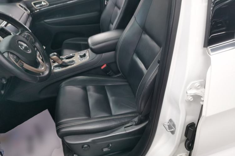 Used Jeep Grand Cherokee 2017 3.0L Comfort Navigation Edition Left Front Seat