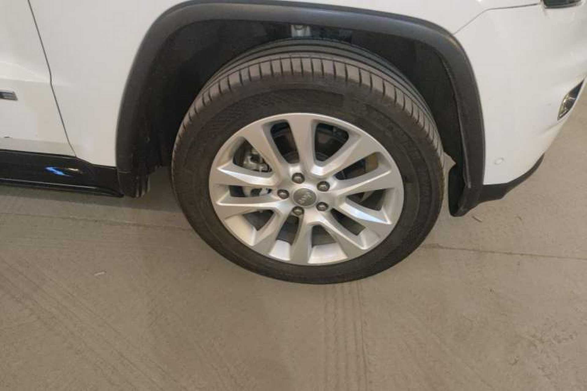 Used Jeep Grand Cherokee 2017 3.0L Elite Navigation Edition Right Front Wheel Hub