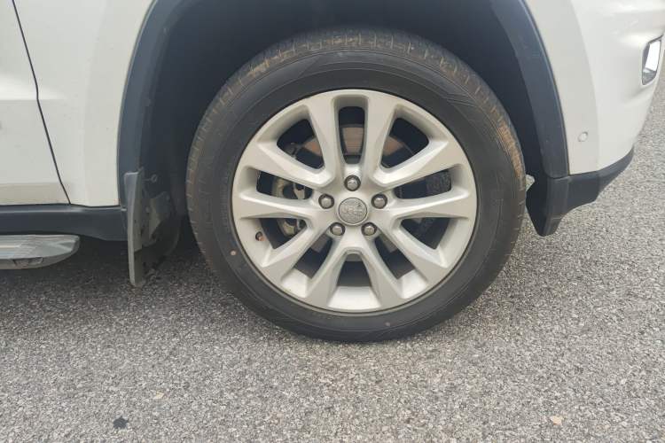 Used Jeep Grand Cherokee 2017 3.0L Comfort Navigation Edition Right Front Wheel Hub