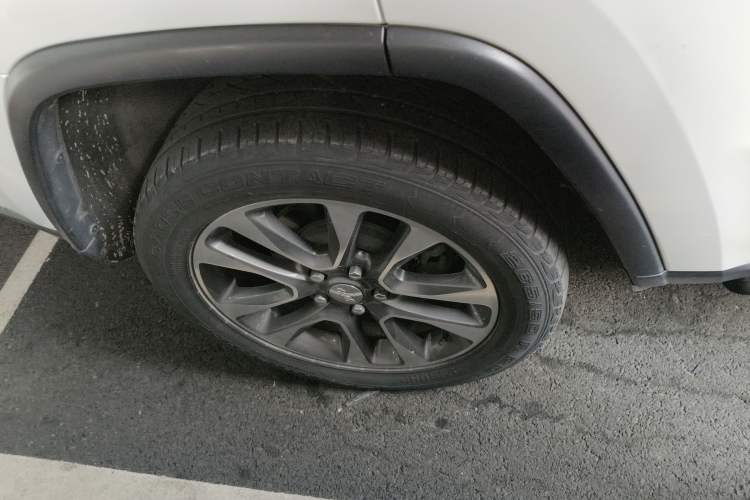 Used Jeep Grand Cherokee 2017 3.0L Comfort Navigation Edition Right Rear Wheel Hub