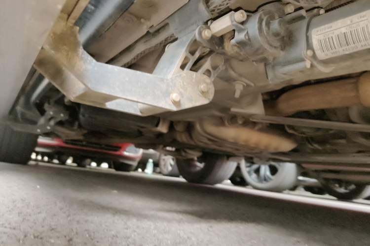 Used Jeep Grand Cherokee 2017 3.0L Comfort Navigation Edition Right Side Sill