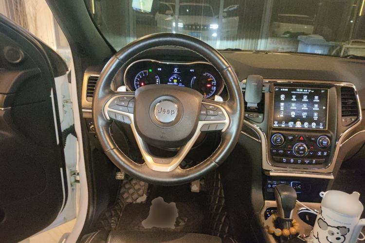 Used Jeep Grand Cherokee 2017 3.0L Elite Navigation Edition Steering Wheel