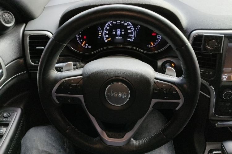 Used Jeep Grand Cherokee 2017 3.0L Comfort Navigation Edition Steering Wheel