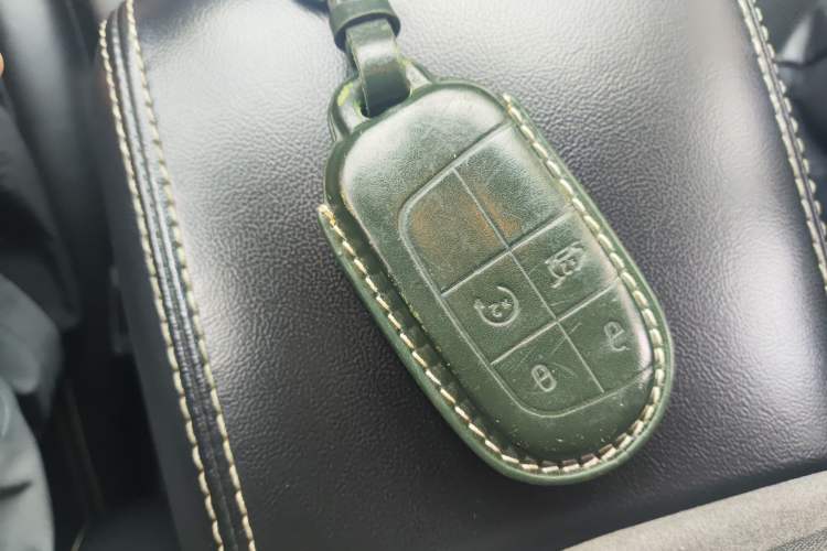 Used Jeep Grand Cherokee 2017 3.0L Comfort Navigation Edition Vehicle Key