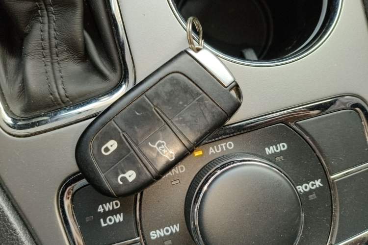 Used Jeep Grand Cherokee 2017 3.0L Comfort Navigation Edition Vehicle Key