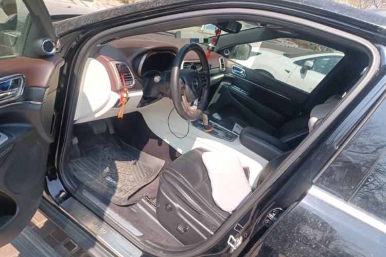 Used Jeep Grand Cherokee  Driver Seat