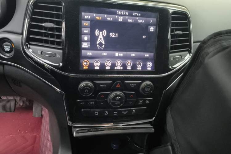 Used Jeep Grand Cherokee 2019 3.0L Elite Navigation Edition Audio And AC Panel