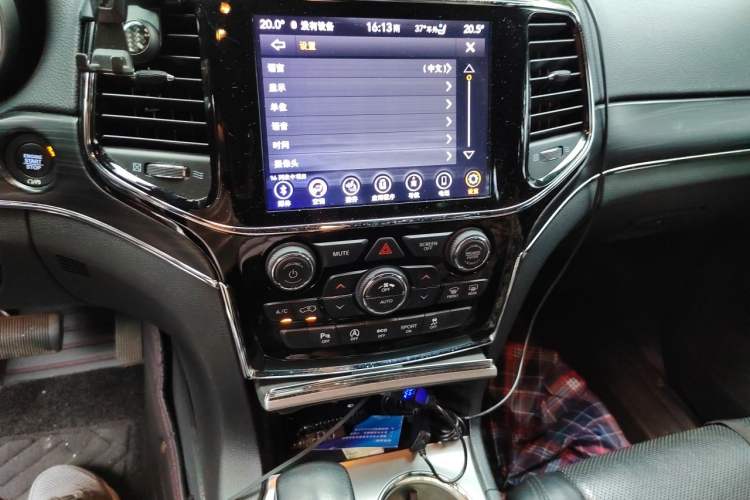Used Jeep Grand Cherokee 2019 3.0L Elite Navigation Edition Audio And AC Panel