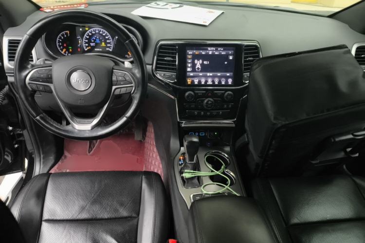 Used Jeep Grand Cherokee 2019 3.0L Elite Navigation Edition Center Console
