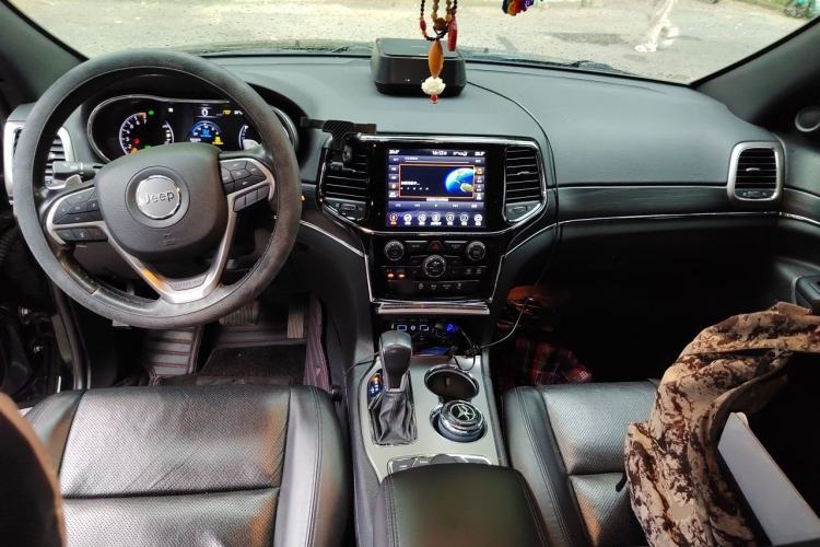 Used Jeep Grand Cherokee 2019 3.0L Elite Navigation Edition Center Console