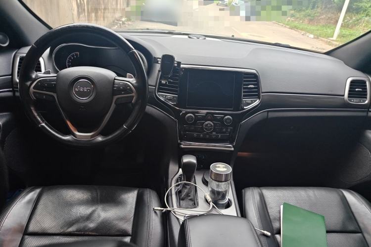 Used Jeep Grand Cherokee 2019 3.0L Elite Navigation Edition Center Console